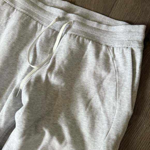 Lululemon Scuba Mid-Rise Oversized Jogger Regular US12/XL - Picture 6 of 12
